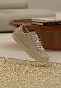 Δεν επιλέχθηκε, light taupe