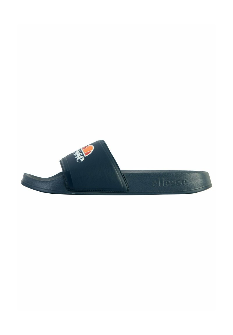 Chancla de playa de color navy hecha de material sintético. Presenta una correa ancha con un diseño de logo y una plantilla texturizada para mayor comodidad. Suela plana.