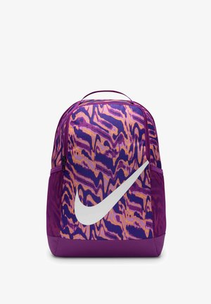 Rucsac cu un model mov și portocaliu, având un logo notabil al Nike în culoarea albă, din material durabil și cu bretele de umăr căptușite.