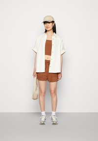 ONLY ONLTARA SHORTS/TUBE SET  - Top - toffee