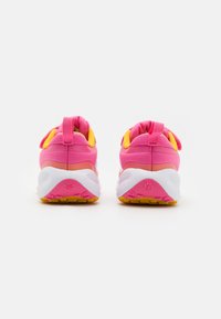 Nike Performance REVOLUTION 7 - Chaussures de running sur route - pinksicle/summit white/university gold/arctic orange