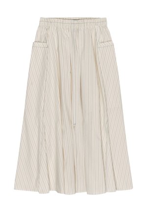 Falda en línea A de color crema con finas rayas verticales negras, cinturilla elástica y bolsillos parche frontales.