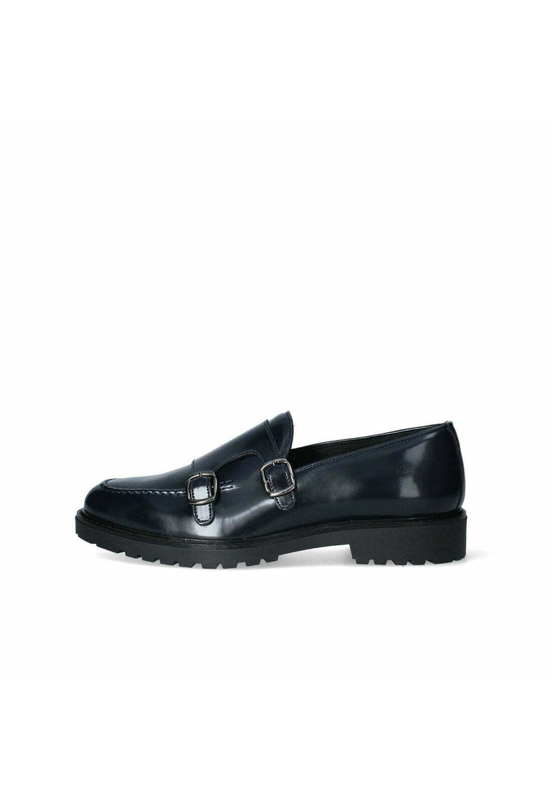 Scarpa slip-on in pelle blu scuro con due fibbie metalliche, dettagli cuciti e una spessa suola in gomma nera per una maggiore trazione.