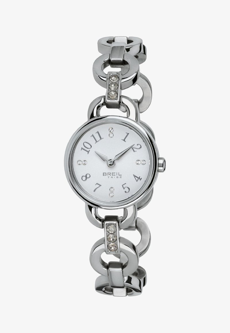 Sølvmetal ur med rund urskive, hvid skive og arabiske tal. Har design med kædeled og tre glitrende accenter på remmen.