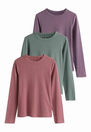 Drei langärmelige Shirts in Pink, Grün und Lila. Gerippte Textur mit Rundhalsausschnitten und Seitenschlitzen am Saum.