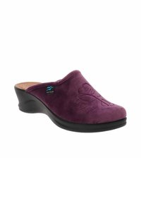 Zoccoli in suede viola con una finitura liscia, dotati di un tacco a wedge nero basso e motivi decorativi sul davanti per un tocco in più.