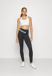 Nike Performance NIKE GO WOMEN'S FIRM-SUPPORT HIGH-WAISTED 7/8 LEGGINGS WITH POCKETS - Leggings - black