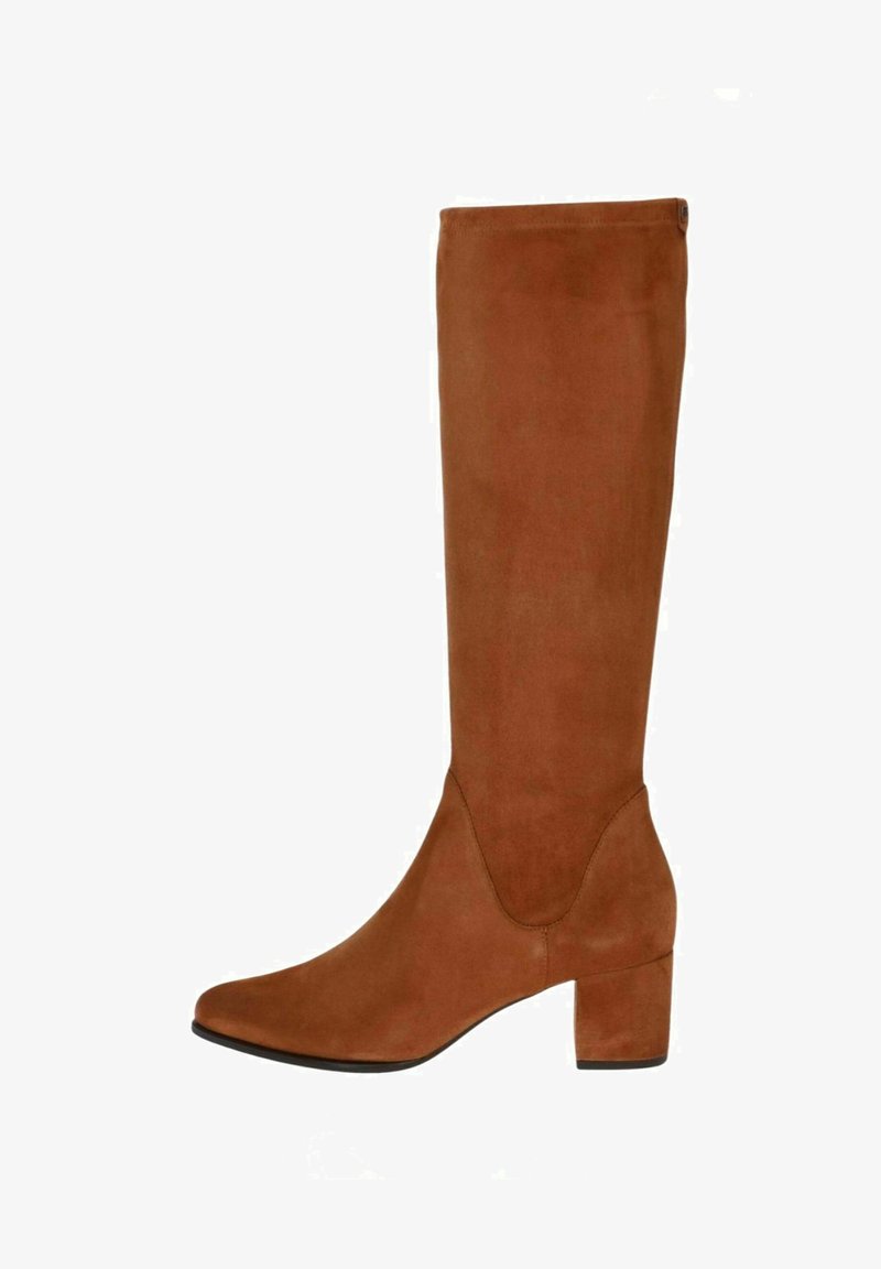 Bruine suede kniehoog laars met een blokhak. Gladde textuur, amandelvormige neus en een aansluitende schacht zonder zichtbare hardware of versieringen.