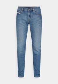 Modré slim-fit džíny s klasickým pětipockets designem a zapínáním na knoflík, vystavené na čistém bílém pozadí.