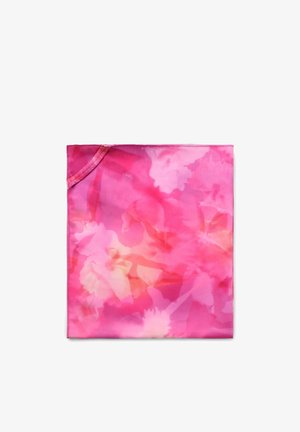 Sciarpa di seta con motivo floreale acquerellato in tonalità di rosa, con bordi morbidi e una texture liscia. I bordi sono rifiniti con cuciture.
