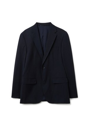 Donkerblauwe blazer met verticale krijtstreepjes, inkeping revers, twee voorzakken, sluiting met één knoop en gladde stoftextuur.