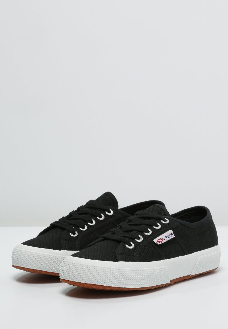 2750 cotu classic black white
