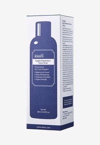 Une boîte en carton bleu foncé pour le Klairs Supple Preparation Facial Toner, avec un texte blanc, un bouchon pompe et des détails sur ses propriétés hydratantes et véganes.