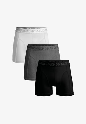 Tri parova bokserica u bijeloj, sivoj i crnoj boji. Svaka ima pojas s logotipom i besprijekoran dizajn s glatkom teksturom.