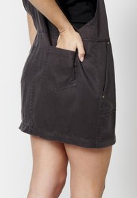 Koroshi STRAP - Haljina od trapera - black