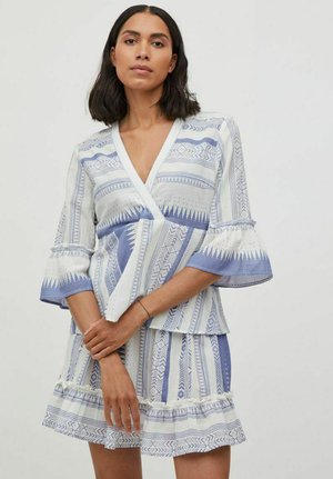 MIT V-AUSSCHNITT 3/4-ARM - Blouse - english manor