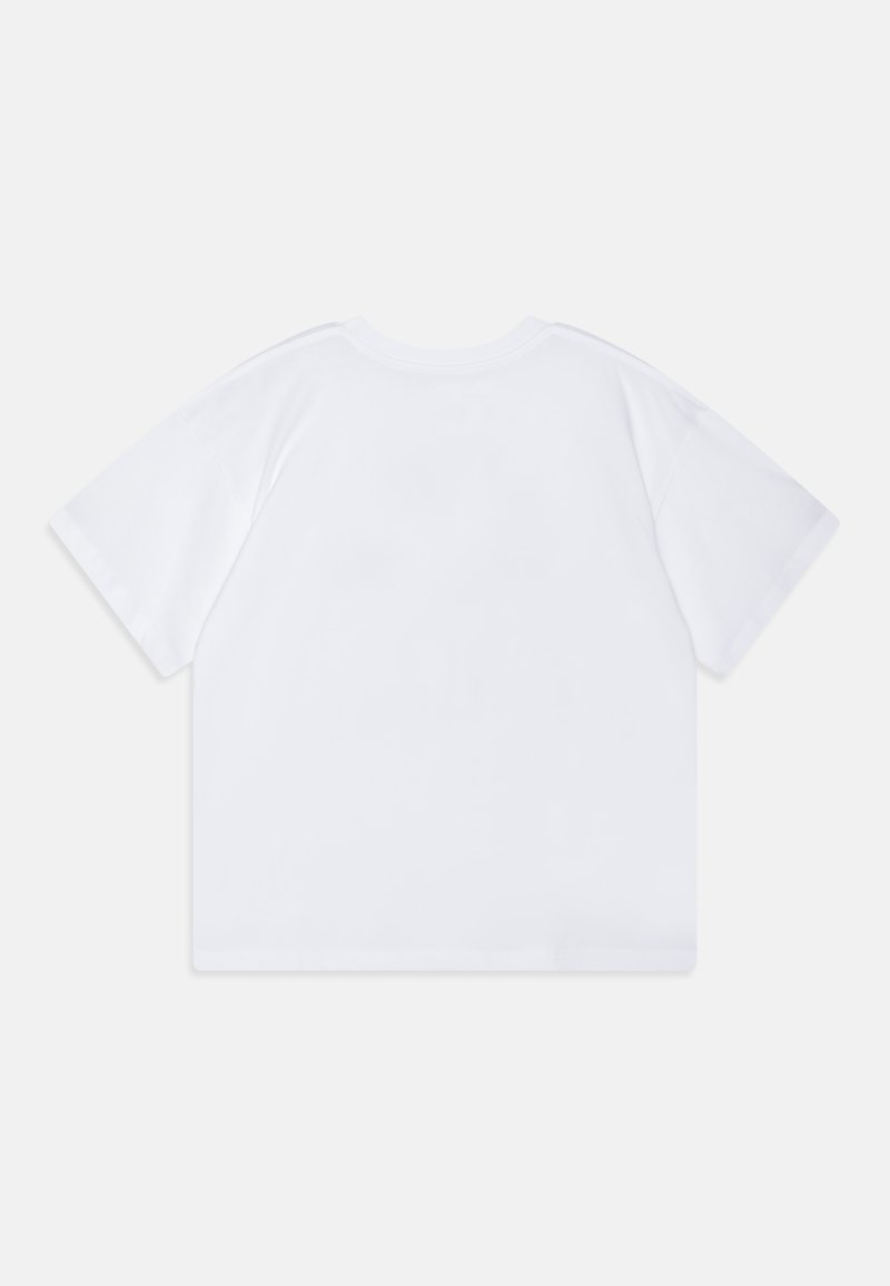 T-shirt bianco a maniche corte con una vestibilità rilassata, dettagli di cucitura minimi e una texture morbida. Nessuna grafica o motivo visibile.