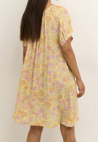 Kaffe Robe de jour - yellow
