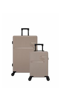 Set van twee koffers in lichtbeige, met een geribbeld ontwerp, uitschuifbare handvatten en vier zwarte wielen voor mobiliteit.