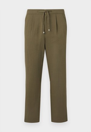 Õlivihmased sirge lõikega püksid, millel on nööriga vöökoht, küljetaskud ja esiplaadid, valgel taustal.