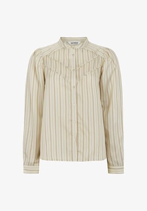 Bluză bej cu mâneci lungi, cu dungi verticale subțiri în nuanțe de maro, are un guler înalt, un decolteu cu butoni și plii subtile pe umeri.