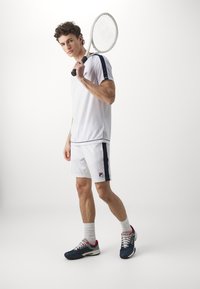 Fila SHORTS JAKOB - Sports shorts - white/navy
