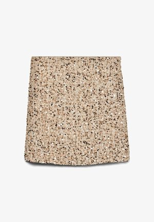 Jupe beige perlée avec une surface texturée, ornée de petites paillettes dorées, argentées et noires disposées dans un motif dispersé.