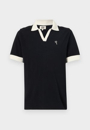 Juodas polo marškinėliai, medvilnės mišinys, beisbolo apykaklė su kreminėmis detalėmis, trumpomis rankovėmis, V formos iškirptė, mažas širdelės logotipas išsiuvinėtas ant krūtinės.