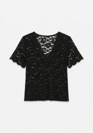 Sort kortærmet bluse i blonder med blomsterprint, bølget kant og V-udskæring.