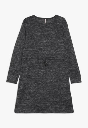 Ciemnoszara sukienka z długim rękawem wykonana z teksturowanej dzianiny, z okrągłym dekoltem i paskiem ze sznurkiem w talii, o luźnym, rozkloszowanym kroju A.