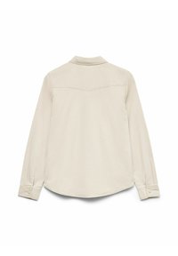 Jasnobeżowa koszula na długi rękaw z guzikami, z ostrym kołnierzykiem, zaokrąglonym dołem oraz dwoma szwami na karku. Wykonana z miękkiej bawełnianej tkaniny.