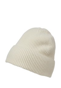 Pletená čepice v off-white barvě. Má ribbovanou strukturu, ohnutý okraj a měkký vzhled, ideální pro každodenní nošení.