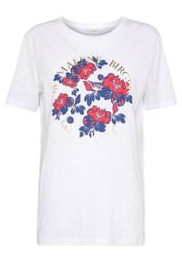 Camiseta de algodón blanca con un gráfico floral en rojo y azul, con un texto dorado que dice "By Malene Birger Copenhagen" de forma circular alrededor del diseño.