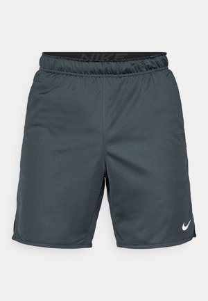 Shorts deportivos de color gris oscuro, confeccionados en tejido ligero. Cuentan con una cinturilla elástica y un logo blanco de Nike en la parte inferior izquierda.