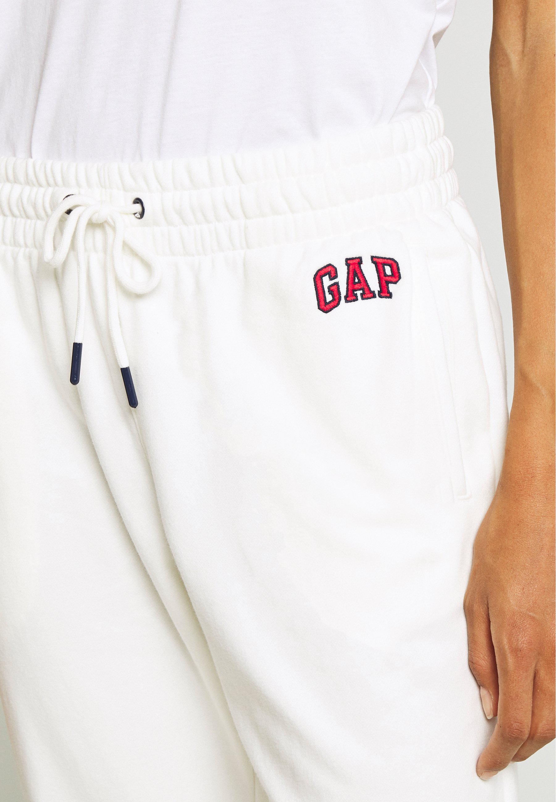 gap tracksuit bottoms