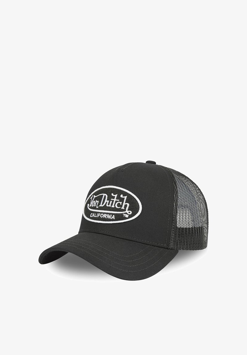 Casquette noire avec une visière courbée, arborant un logo brodé blanc "Von Dutch CALIFORNIA" sur le devant et des panneaux en mesh à l'arrière.