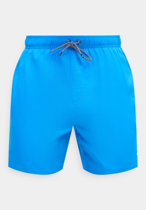 Φωτεινά μπλε μαγιό βερμούδα με ελαστική μέση και μαύρο-λευκό κορδόνι, μπροστινές τσέπες και μήκος έως τα γόνατα.