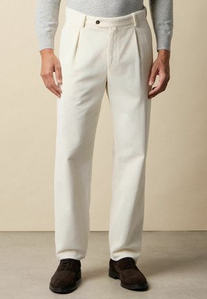ONE-PLEAT - Chino - white