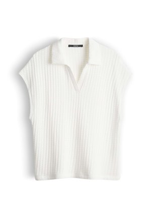 Top bianco senza maniche in maglia a coste con scollo a V aperto e colletto, disteso su sfondo bianco.