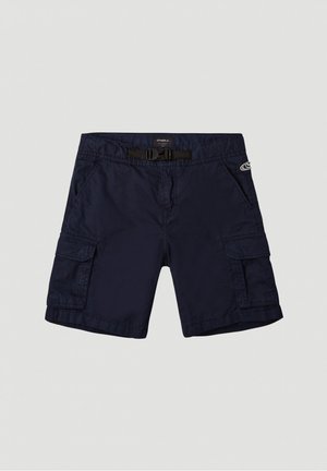 Marineblå cargo-shorts med sidelommer, sort båndbælte og et lille logomærke på højre side, lagt fladt på en lys baggrund.