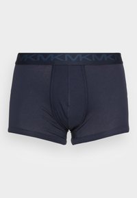 Boxers en coton bleu marine avec une texture douce, un ajustement serré et une ceinture arborant le logo de la marque dans une teinte de bleu marine plus foncé.