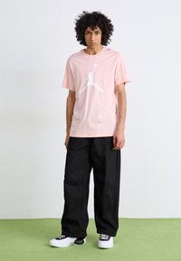 Jordan JUMPMAN CREW - Triko s potiskem - legend pink/white