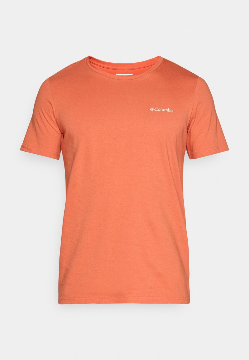 Kurze ärmeliges oranges T-Shirt aus weichem Stoff, mit einem Rundhalsausschnitt und einem kleinen weißen Logo im linken Brustbereich.