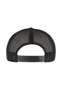 Fekete hálós sapka ívelt karimával, állítható műanyag snapback záródással és textúrált hátsó panellel. Egyszerű dizájn, minta vagy logó nélkül.