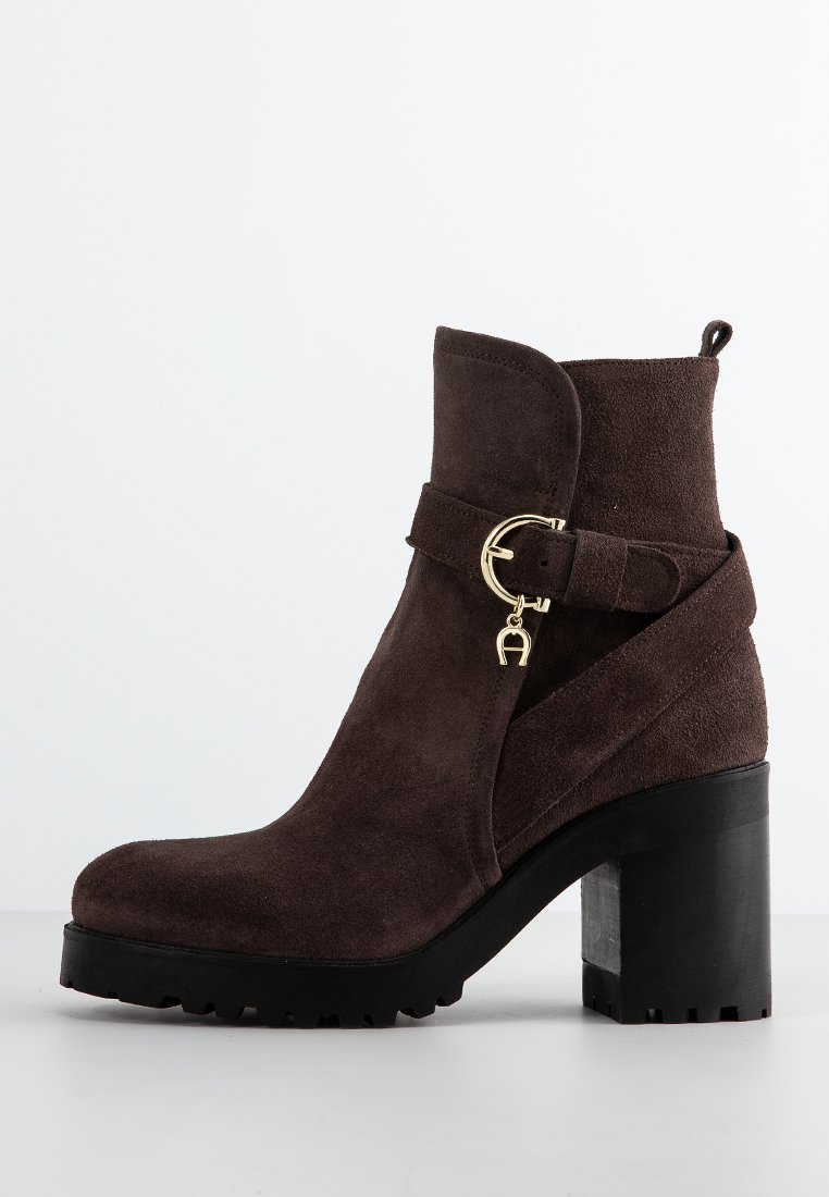 aigner Enkellaarsjes met plateauzool donkerbruin aigner Enkellaarsjes met plateauzool donkerbruin