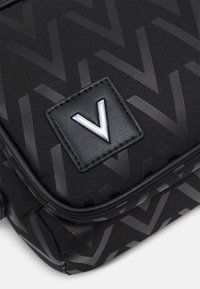 Valentino Bags CONTRAU - Olkalaukku - nero