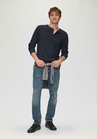 QS MIT GARMENT DYE - Longsleeve - tiefblau