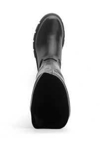 Czarna skórzana, wysokogatunkowa botas na kolana z gładkim wykończeniem, zaokrąglonym noskiem i trwałą gumową podeszwą, z minimalnymi przeszyciami dla schludnego designu.