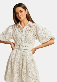 Alma en Pena Vestido camisero - blanco