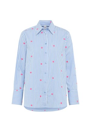 Blå og hvide vertikale stribede skjorte med knapper og lange ærmer samt små lyserøde broderede prikker spredt ud over stoffet.